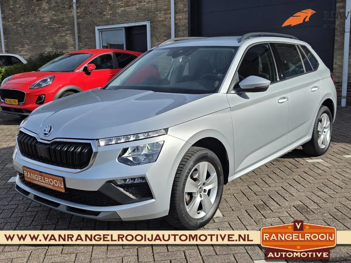 1.0 TSI Selection, LED kopl, clima, cruise, pdc v+a, keyless, navi, 16" lmv