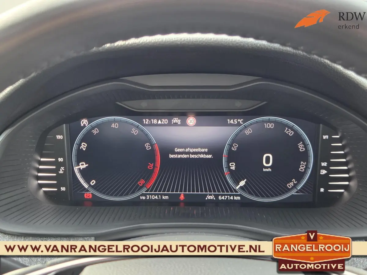 1.0 TSI Selection, LED kopl, clima, cruise, pdc v+a, keyless, navi, 16" lmv