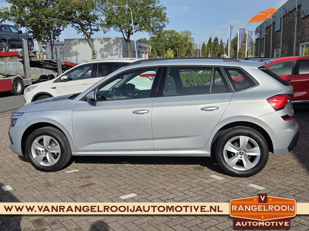 1.0 TSI Selection, LED kopl, clima, cruise, pdc v+a, keyless, navi, 16" lmv