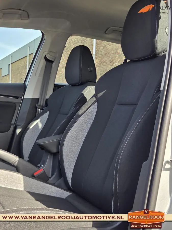 1.0 TSI Selection, LED kopl, clima, cruise, pdc v+a, keyless, navi, 16" lmv
