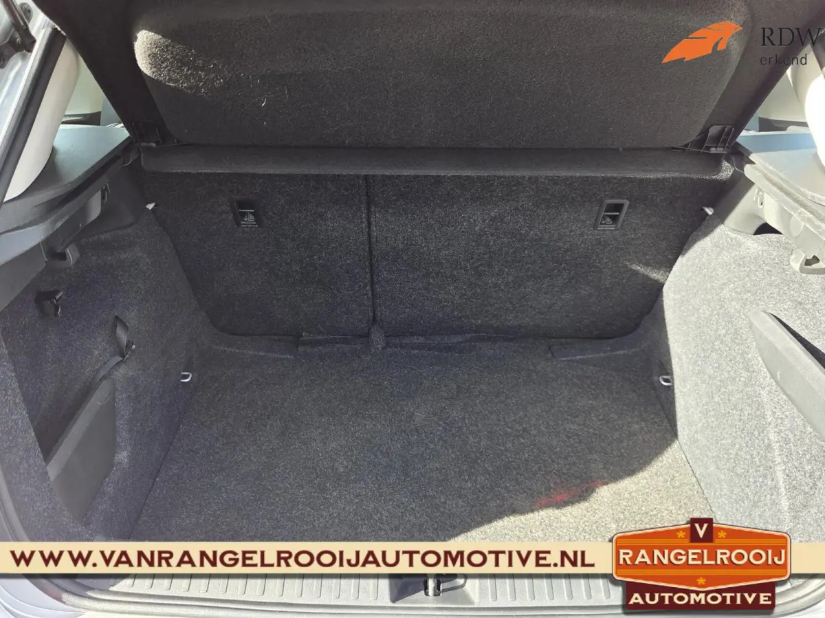 1.0 TSI Selection, LED kopl, clima, cruise, pdc v+a, keyless, navi, 16" lmv