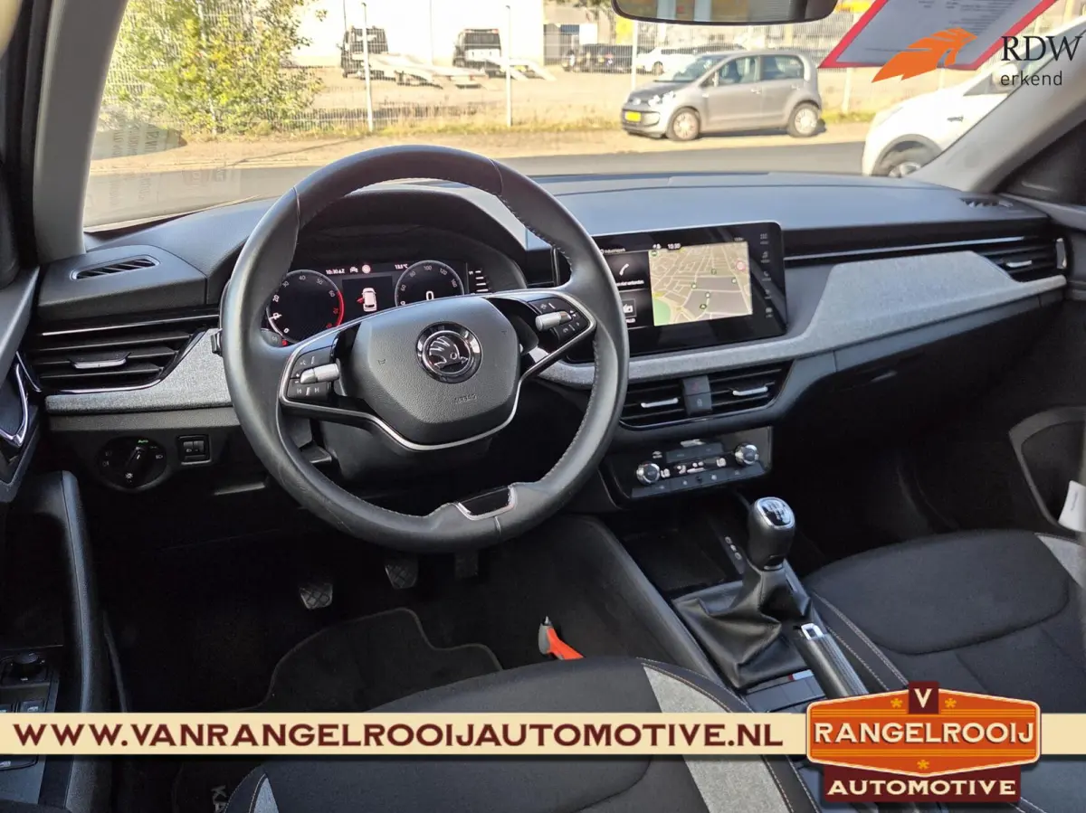 1.0 TSI Selection, LED kopl, clima, cruise, pdc v+a, keyless, navi, 16" lmv
