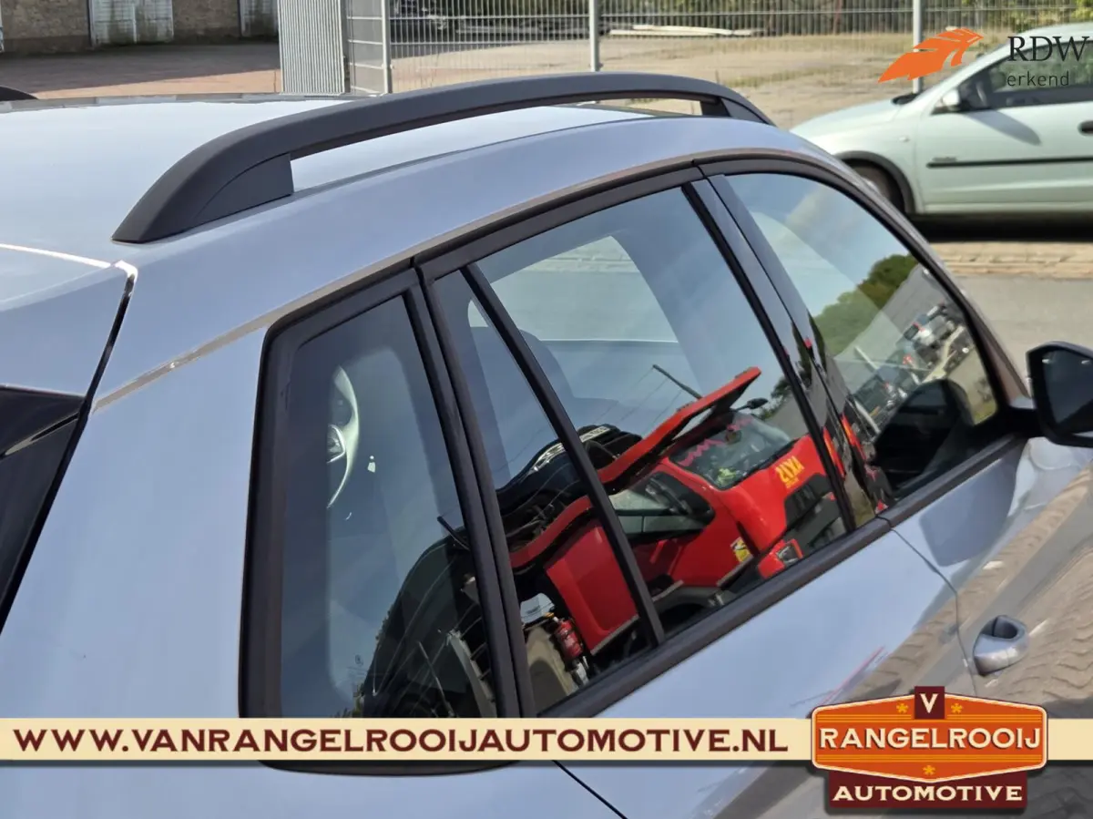 1.0 TSI Selection, LED kopl, clima, cruise, pdc v+a, keyless, navi, 16" lmv