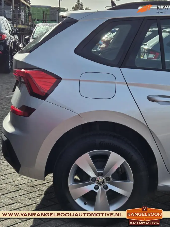 1.0 TSI Selection, LED kopl, clima, cruise, pdc v+a, keyless, navi, 16" lmv