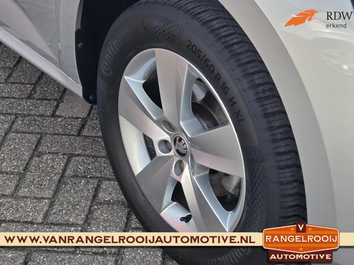 1.0 TSI Selection, LED kopl, clima, cruise, pdc v+a, keyless, navi, 16" lmv