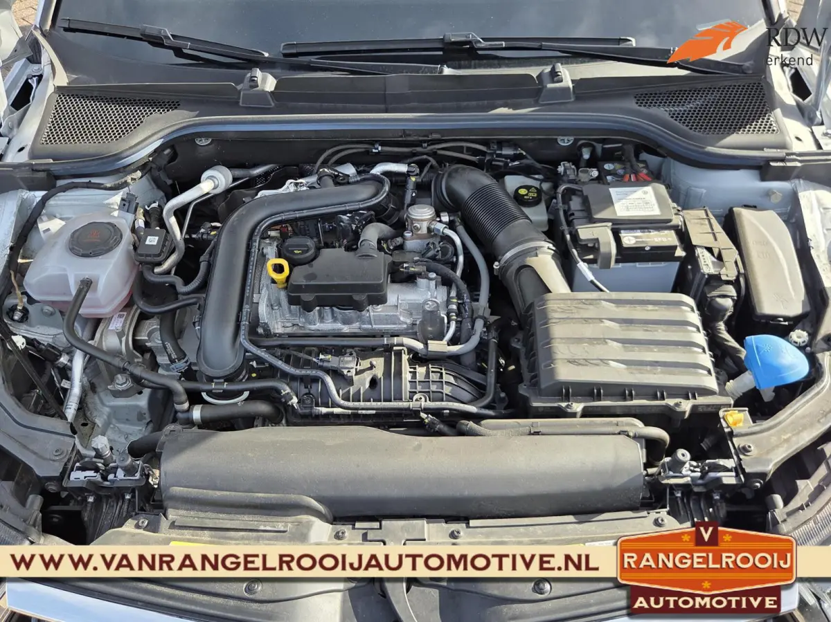 1.0 TSI Selection, LED kopl, clima, cruise, pdc v+a, keyless, navi, 16" lmv