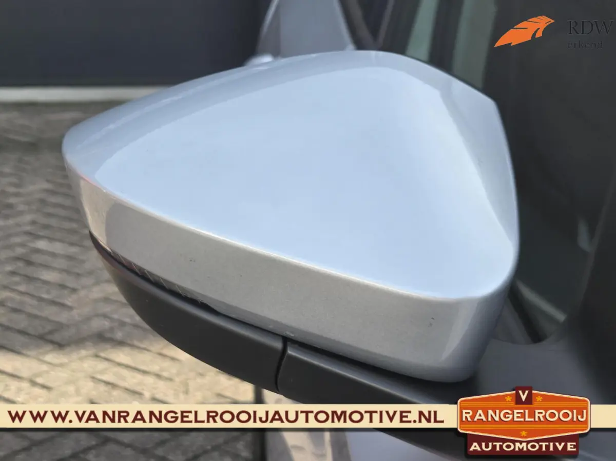 1.0 TSI Selection, LED kopl, clima, cruise, pdc v+a, keyless, navi, 16" lmv