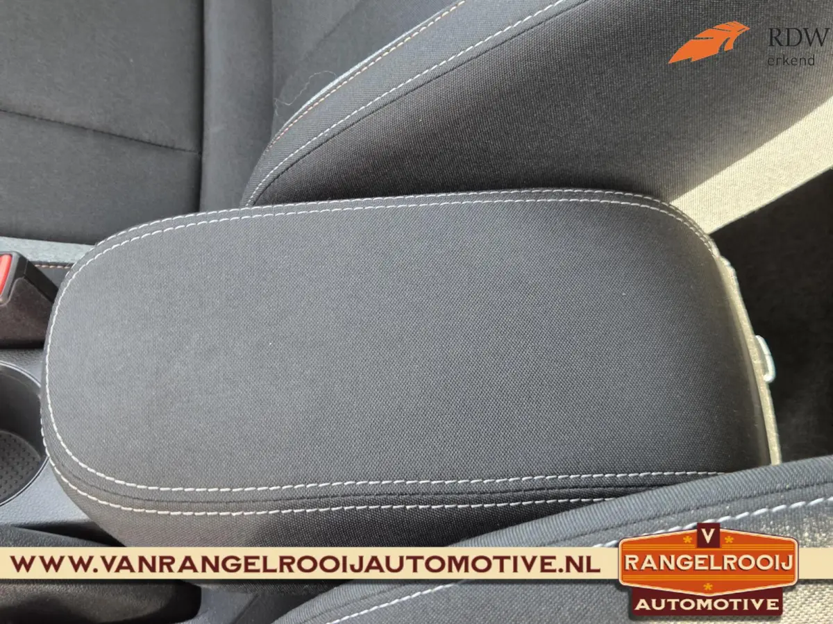 1.0 TSI Selection, LED kopl, clima, cruise, pdc v+a, keyless, navi, 16" lmv