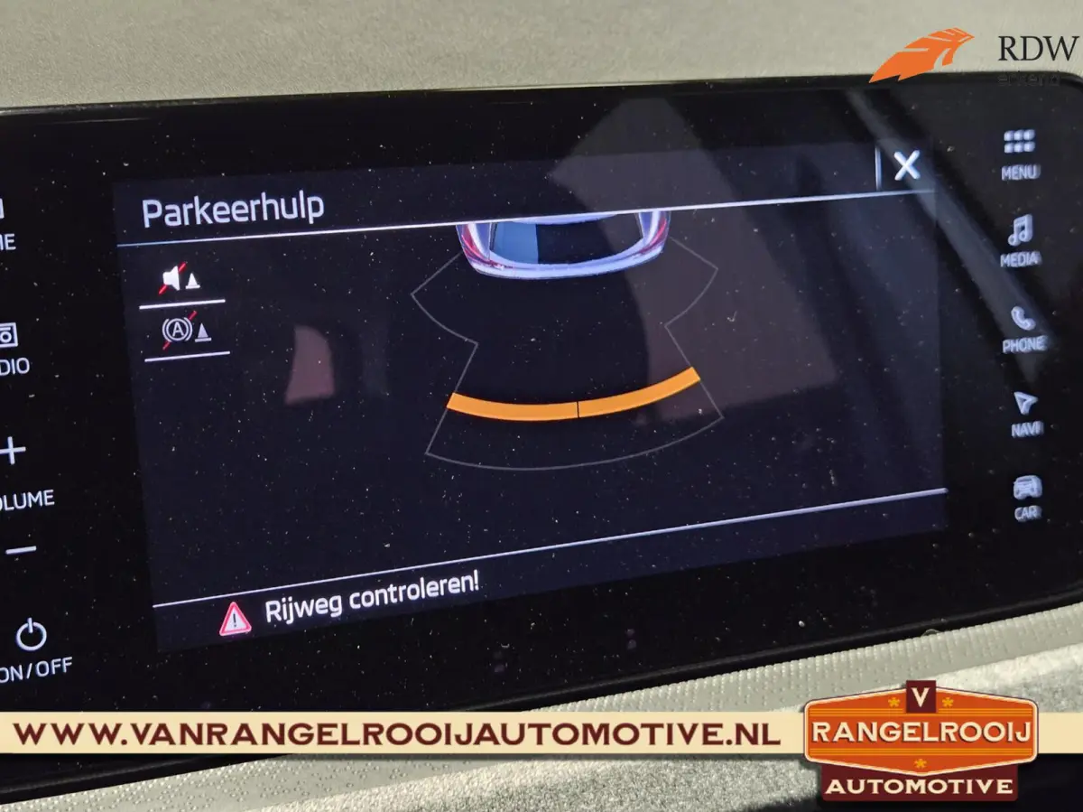 1.0 TSI Selection, LED kopl, clima, cruise, pdc v+a, keyless, navi, 16" lmv