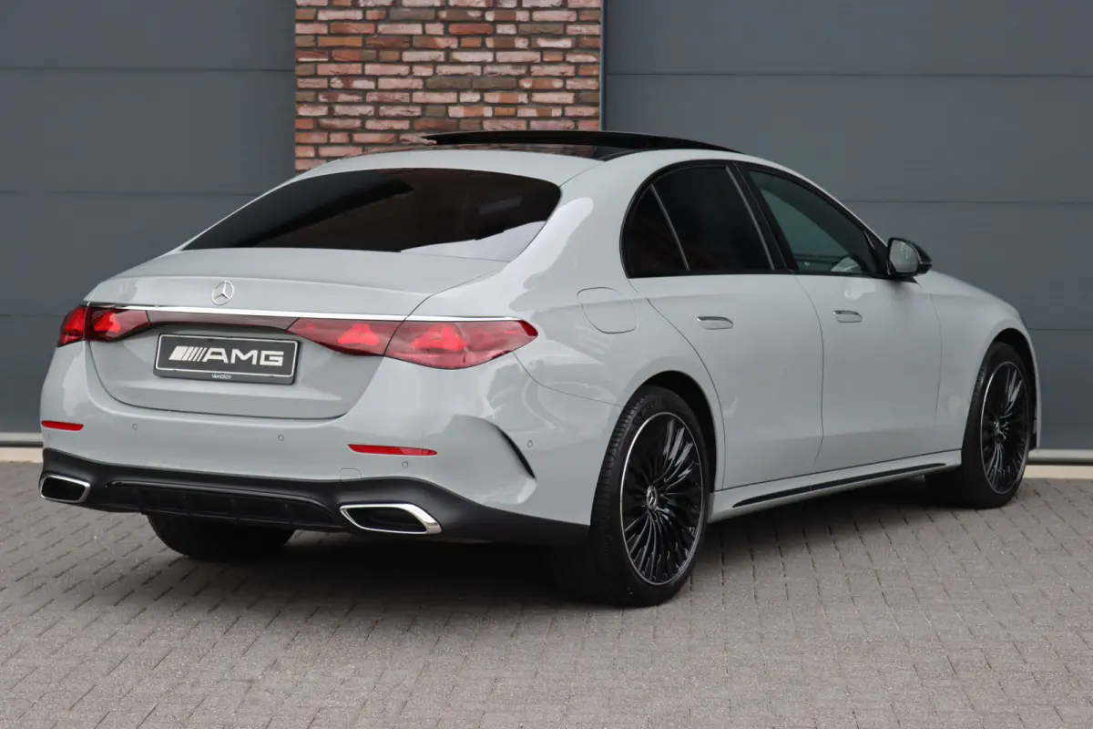 300 e AMG Line | Luchtvering | Hyperscreen | Achterasbesturing | Burmester | Stoelventilatie | Vlakkenverwarming | Massage | Distronic+ | Digital Light |