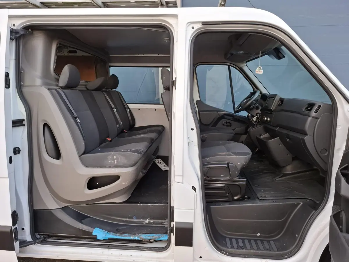 T33 2.3 dCi L1H1 DUBBEL CABINE / AIRCO / CRUISE CONTROLE / TREKHAAK