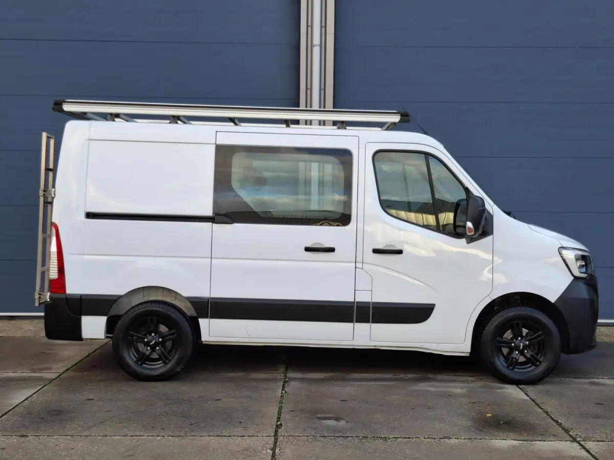T33 2.3 dCi L1H1 DUBBEL CABINE / AIRCO / CRUISE CONTROLE / TREKHAAK