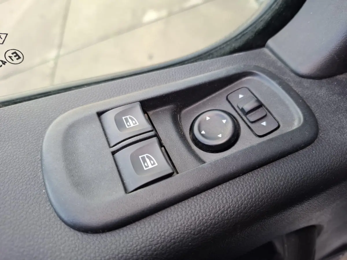 T33 2.3 dCi L1H1 DUBBEL CABINE / AIRCO / CRUISE CONTROLE / TREKHAAK