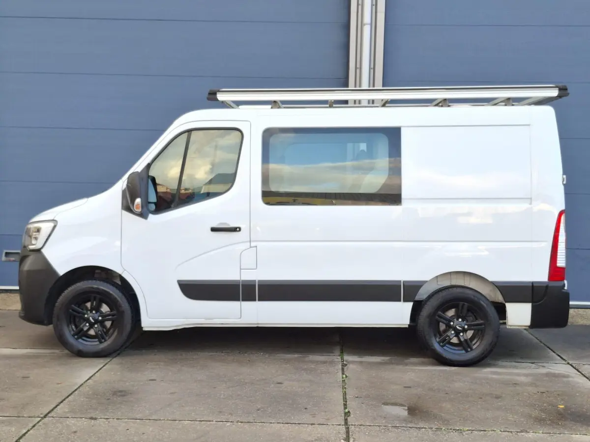 T33 2.3 dCi L1H1 DUBBEL CABINE / AIRCO / CRUISE CONTROLE / TREKHAAK