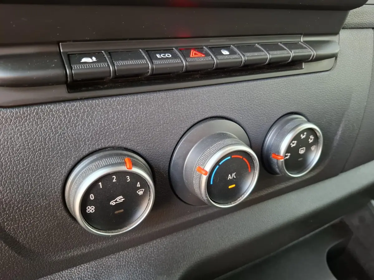 T33 2.3 dCi L1H1 DUBBEL CABINE / AIRCO / CRUISE CONTROLE / TREKHAAK