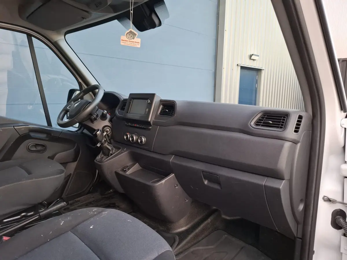 T33 2.3 dCi L1H1 DUBBEL CABINE / AIRCO / CRUISE CONTROLE / TREKHAAK