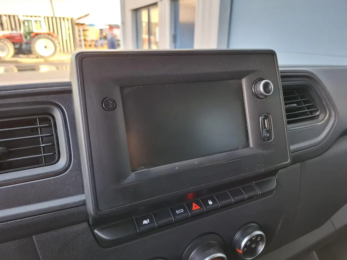 T33 2.3 dCi L1H1 DUBBEL CABINE / AIRCO / CRUISE CONTROLE / TREKHAAK