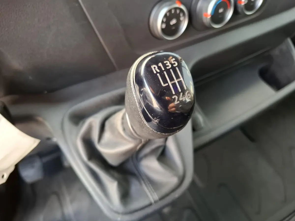 T33 2.3 dCi L1H1 DUBBEL CABINE / AIRCO / CRUISE CONTROLE / TREKHAAK