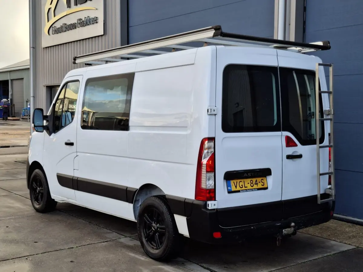 T33 2.3 dCi L1H1 DUBBEL CABINE / AIRCO / CRUISE CONTROLE / TREKHAAK