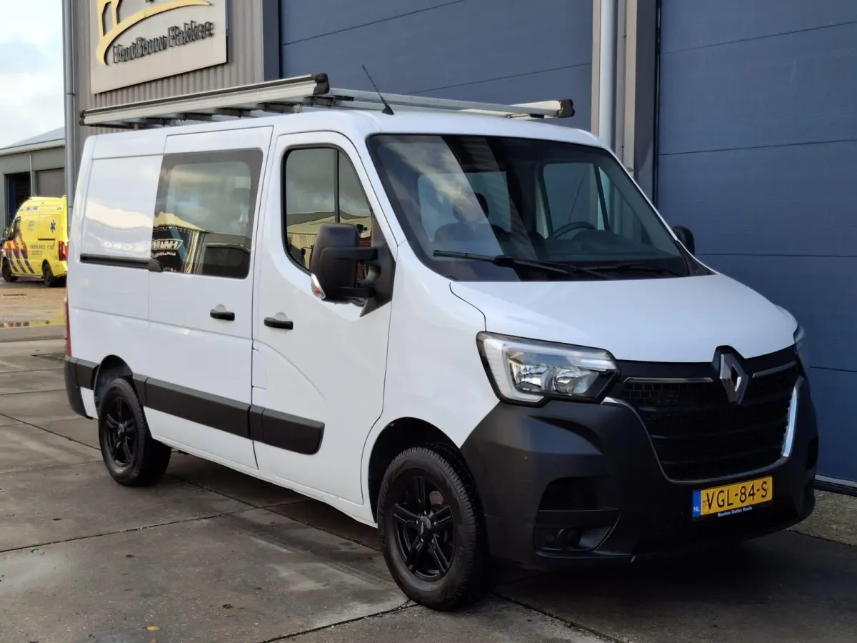T33 2.3 dCi L1H1 DUBBEL CABINE / AIRCO / CRUISE CONTROLE / TREKHAAK