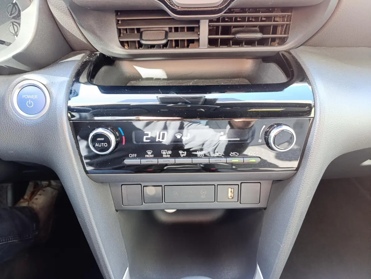 1.5 Hybrid Dynamic | Cruise Control | Climate Control | Metallic lak | 17" LMV