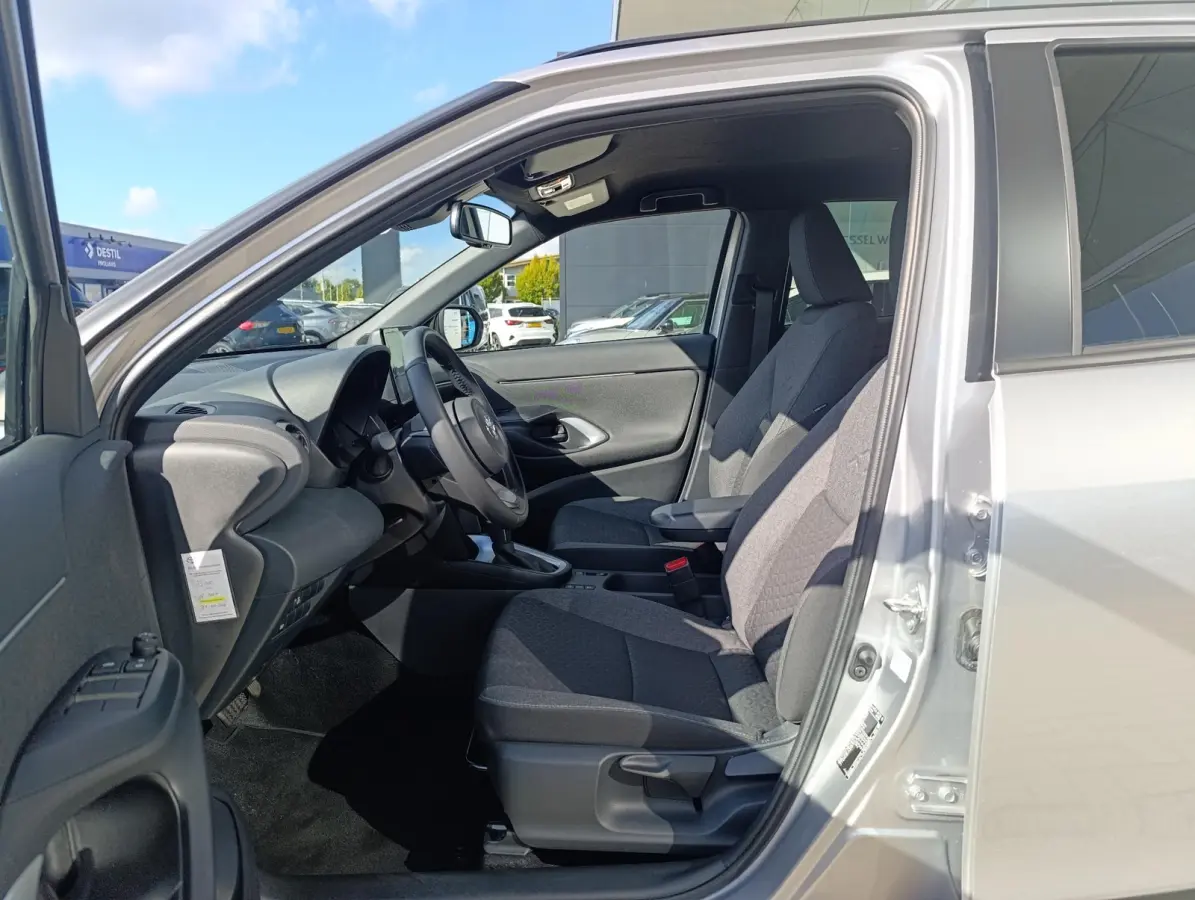 1.5 Hybrid Dynamic | Cruise Control | Climate Control | Metallic lak | 17" LMV