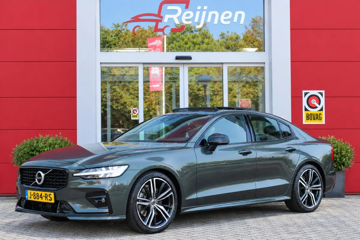 2.0 B5 250PK AUTOMAAT R-DESIGN 20'' | PANORAMISCH SCHUIF/KANTELDAK | PREMIUM AUDIO BY HARMAN KARDON | 20" 5-TRIPPLE SPAAKS BLACK/DIAMAND CUT LICHTMETALEN VELGEN | BLINDSPOT INFOMATION SYSTEM