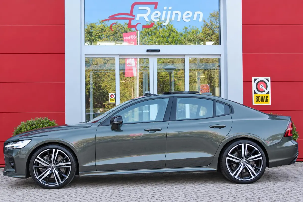 2.0 B5 250PK AUTOMAAT R-DESIGN 20'' | PANORAMISCH SCHUIF/KANTELDAK | PREMIUM AUDIO BY HARMAN KARDON | 20" 5-TRIPPLE SPAAKS BLACK/DIAMAND CUT LICHTMETALEN VELGEN | BLINDSPOT INFOMATION SYSTEM