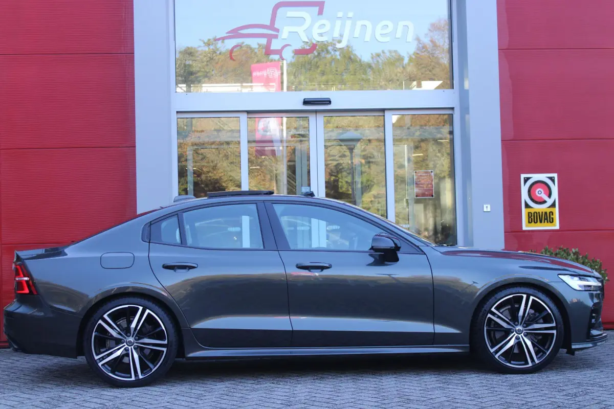 2.0 B5 250PK AUTOMAAT R-DESIGN 20'' | PANORAMISCH SCHUIF/KANTELDAK | PREMIUM AUDIO BY HARMAN KARDON | 20" 5-TRIPPLE SPAAKS BLACK/DIAMAND CUT LICHTMETALEN VELGEN | BLINDSPOT INFOMATION SYSTEM