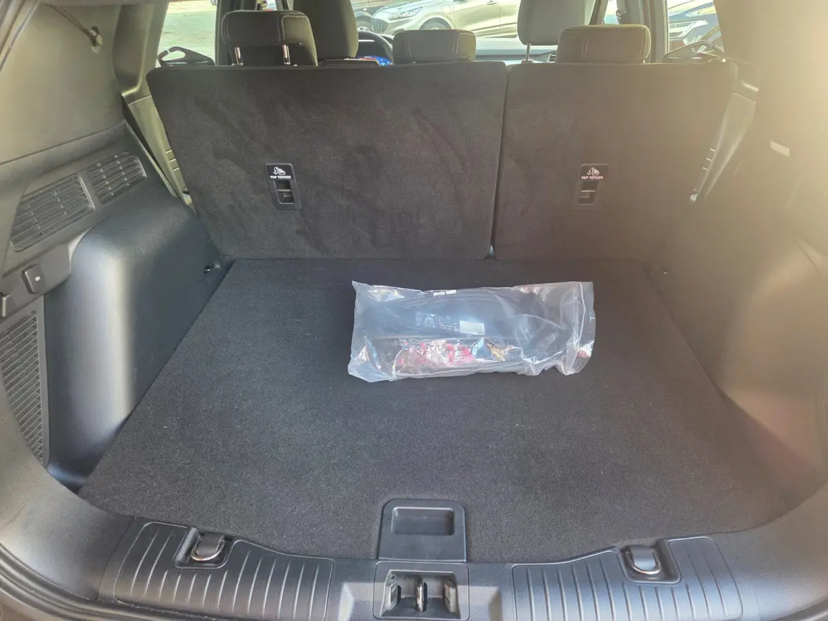 2.5 PHEV Titanium Navigatie/ Parkeersensoren V + A/ Stoelverwarming/ Rijklaarpijs!