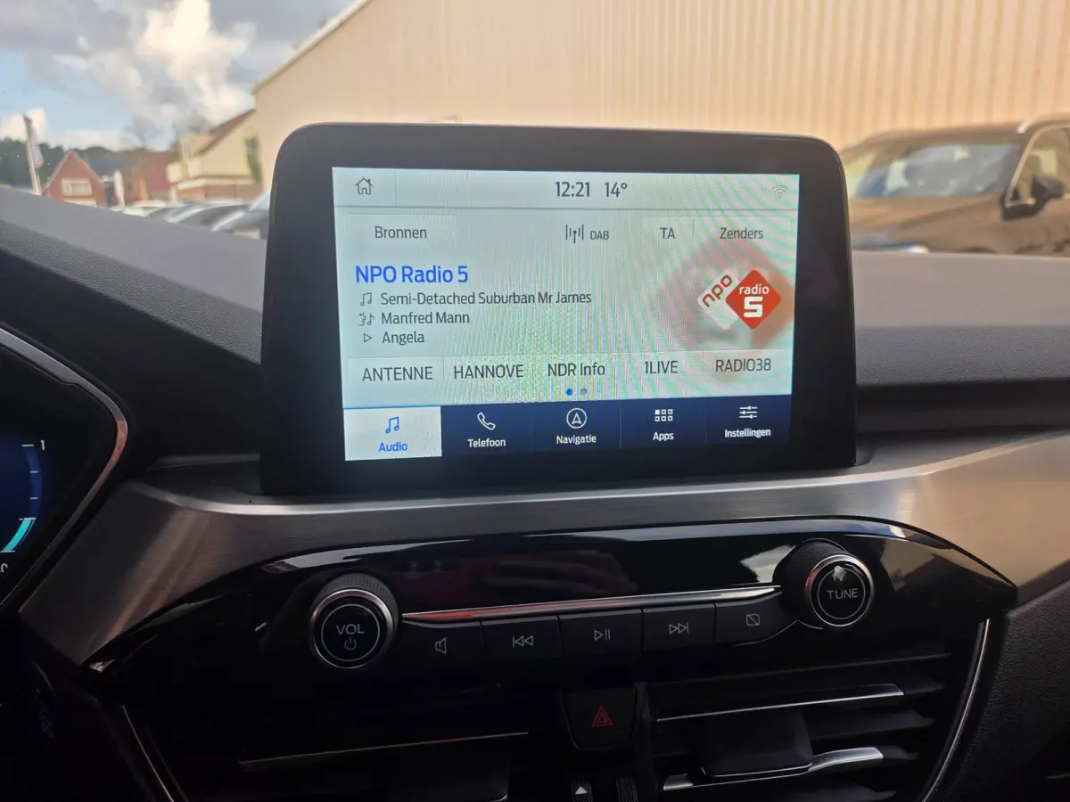 2.5 PHEV Titanium Navigatie/ Parkeersensoren V + A/ Stoelverwarming/ Rijklaarpijs!