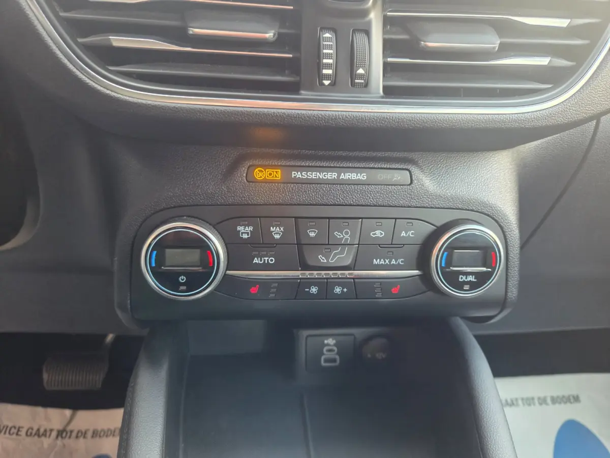 2.5 PHEV Titanium Navigatie/ Parkeersensoren V + A/ Stoelverwarming/ Rijklaarpijs!