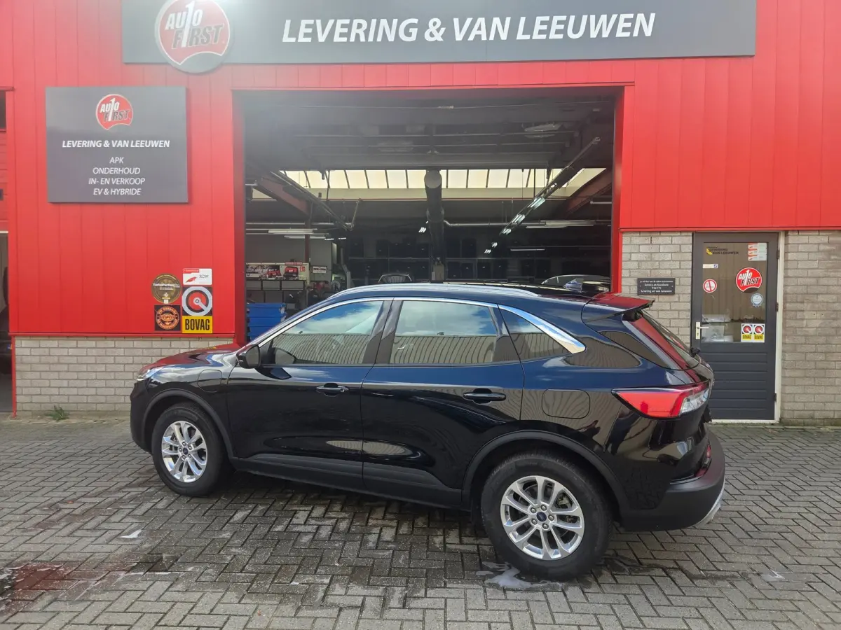 2.5 PHEV Titanium Navigatie/ Parkeersensoren V + A/ Stoelverwarming/ Rijklaarpijs!
