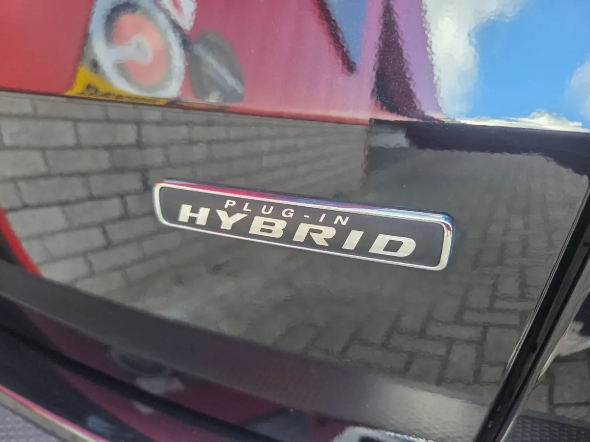 2.5 PHEV Titanium Navigatie/ Parkeersensoren V + A/ Stoelverwarming/ Rijklaarpijs!