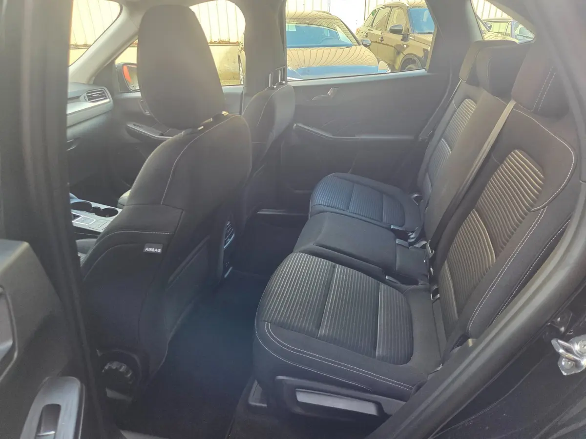 2.5 PHEV Titanium Navigatie/ Parkeersensoren V + A/ Stoelverwarming/ Rijklaarpijs!