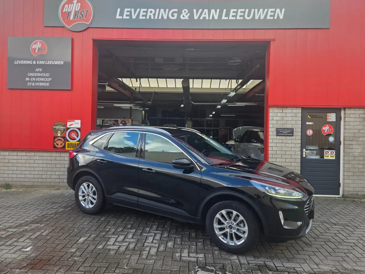2.5 PHEV Titanium Navigatie/ Parkeersensoren V + A/ Stoelverwarming/ Rijklaarpijs!
