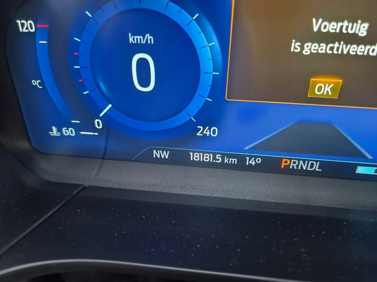 2.5 PHEV Titanium Navigatie/ Parkeersensoren V + A/ Stoelverwarming/ Rijklaarpijs!