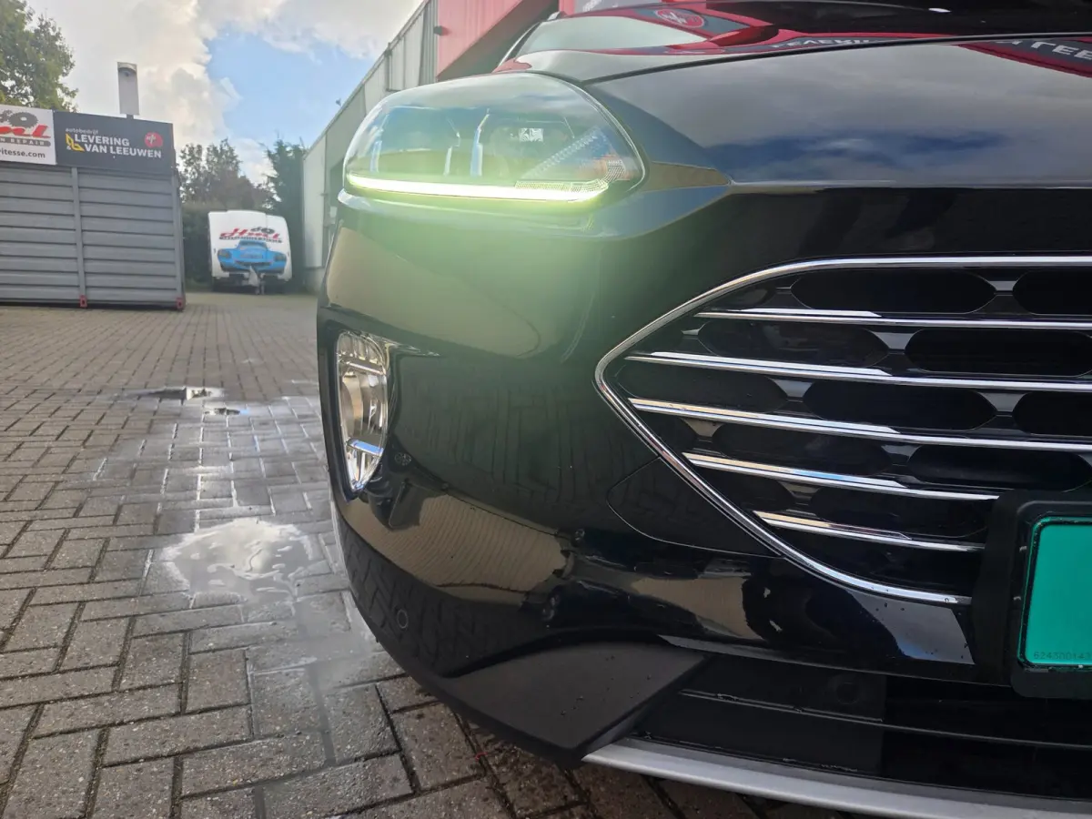 2.5 PHEV Titanium Navigatie/ Parkeersensoren V + A/ Stoelverwarming/ Rijklaarpijs!