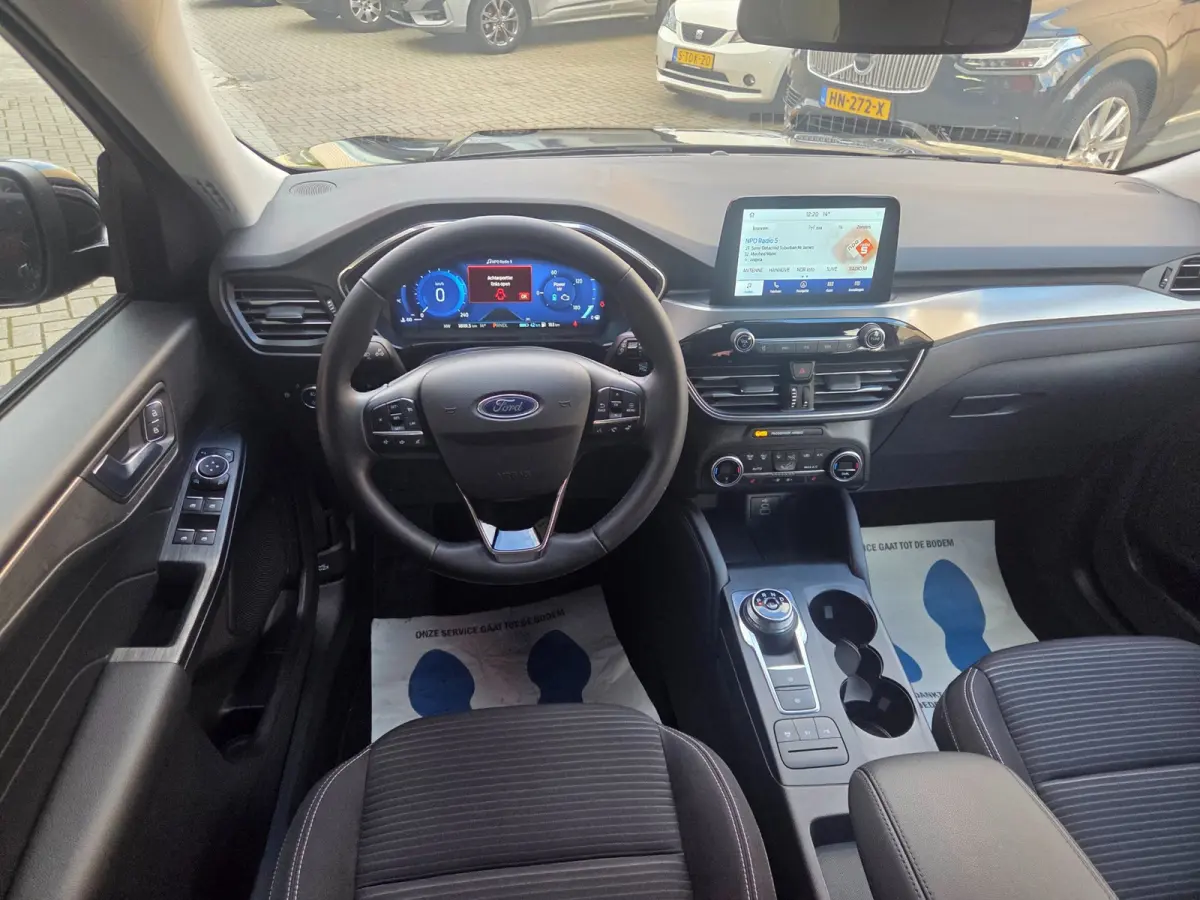 2.5 PHEV Titanium Navigatie/ Parkeersensoren V + A/ Stoelverwarming/ Rijklaarpijs!