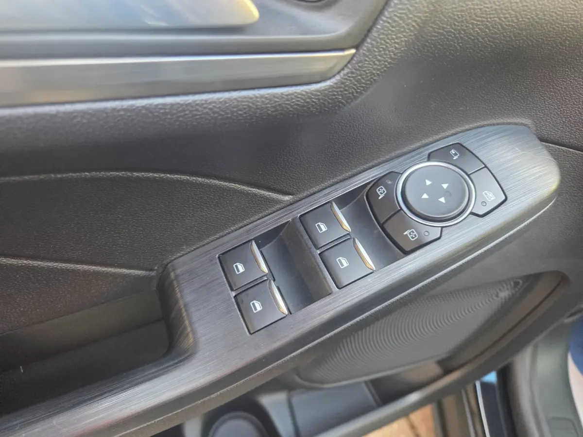 2.5 PHEV Titanium Navigatie/ Parkeersensoren V + A/ Stoelverwarming/ Rijklaarpijs!