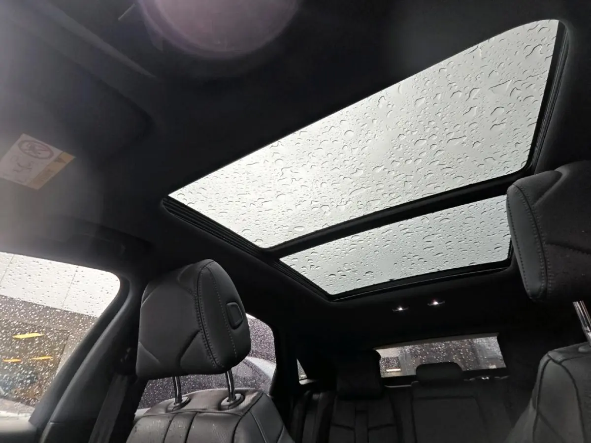 E-Tense Louvre FULL OPTION | Carplay | Panormadak | Premium Audio | 360* Graden Camera | Elek. Stoelen Met Geheugenfunctie | Stoelverwarming | Stoelmassage | 20" Lichtmetalen Velgen | Elek. 