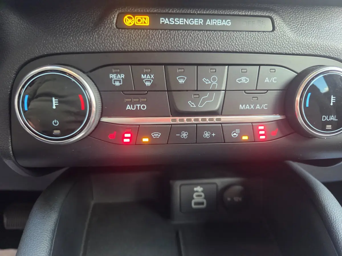 2.5 PHEV Titanium Winterpack/ Navigatie/ Parkeersensoren V + A/ Stoelverwarming/ Rijklaarpijs!