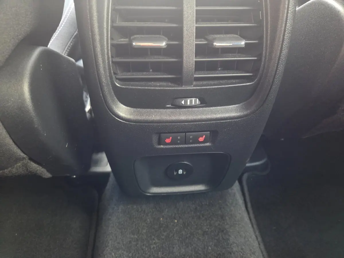 2.5 PHEV Titanium Winterpack/ Navigatie/ Parkeersensoren V + A/ Stoelverwarming/ Rijklaarpijs!