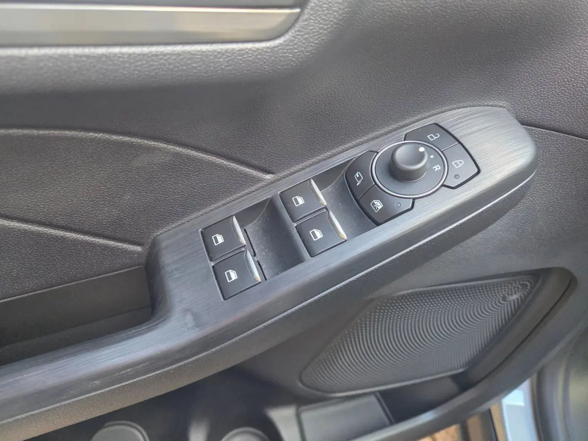 2.5 PHEV Titanium Winterpack/ Navigatie/ Parkeersensoren V + A/ Stoelverwarming/ Rijklaarpijs!