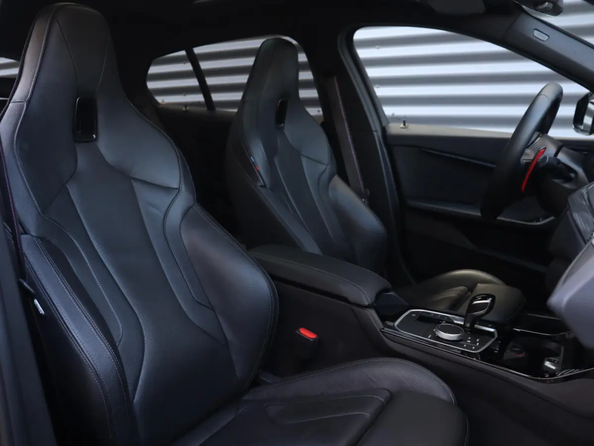 M135i xDrive | High Executive | Panodak | M Sportstoelen | Harman Kardon | Elektr. Stoelen | Driving Assistant | Head-Up | Adaptive Cruise Control | M-Performance | 19'' LMV