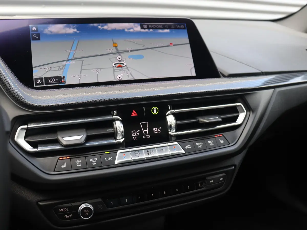M135i xDrive | High Executive | Panodak | M Sportstoelen | Harman Kardon | Elektr. Stoelen | Driving Assistant | Head-Up | Adaptive Cruise Control | M-Performance | 19'' LMV
