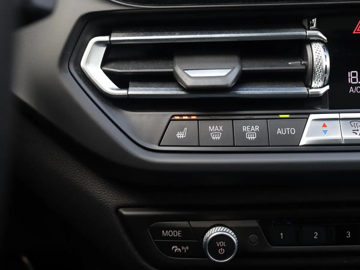 M135i xDrive | High Executive | Panodak | M Sportstoelen | Harman Kardon | Elektr. Stoelen | Driving Assistant | Head-Up | Adaptive Cruise Control | M-Performance | 19'' LMV