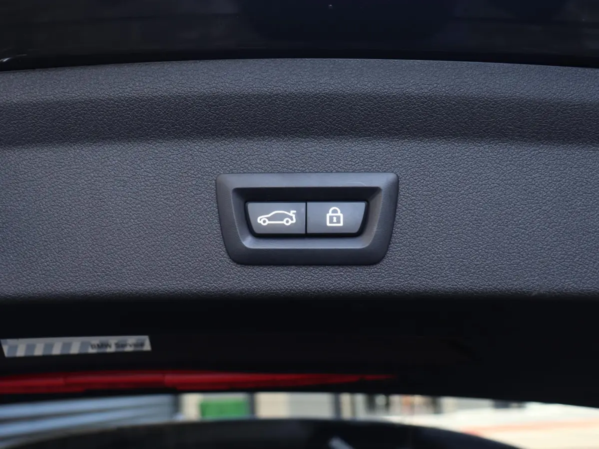 M135i xDrive | High Executive | Panodak | M Sportstoelen | Harman Kardon | Elektr. Stoelen | Driving Assistant | Head-Up | Adaptive Cruise Control | M-Performance | 19'' LMV