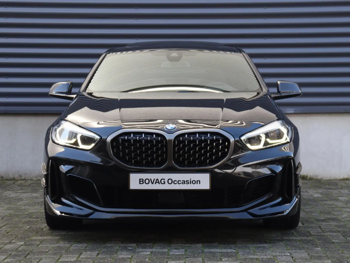 M135i xDrive | High Executive | Panodak | M Sportstoelen | Harman Kardon | Elektr. Stoelen | Driving Assistant | Head-Up | Adaptive Cruise Control | M-Performance | 19'' LMV