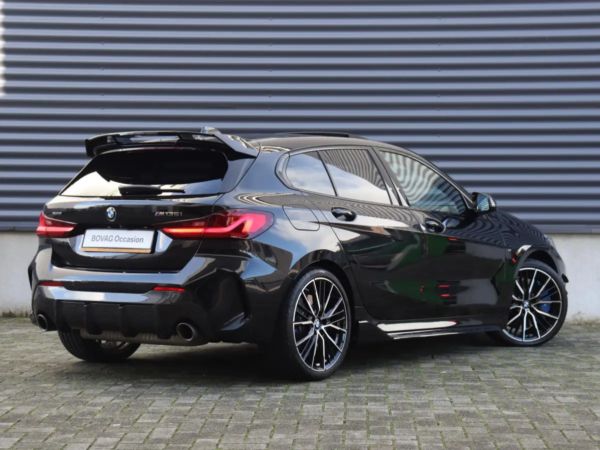 M135i xDrive | High Executive | Panodak | M Sportstoelen | Harman Kardon | Elektr. Stoelen | Driving Assistant | Head-Up | Adaptive Cruise Control | M-Performance | 19'' LMV